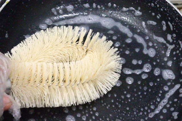 ダイソーの木柄PPたわしの使用例1