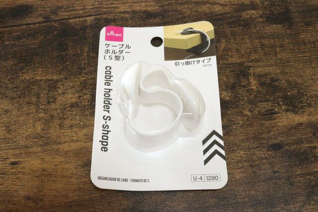 ダイソーのケーブルホルダー S型のパッケージ