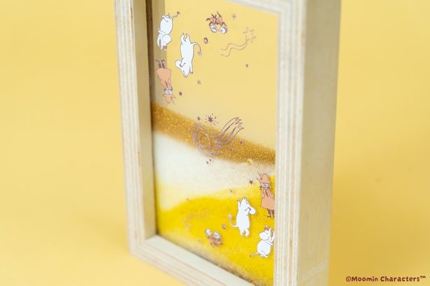「サンドピクチャー ムーミン⾕の彗星」(4950円)は、上下どちらでも楽しめるデザイン