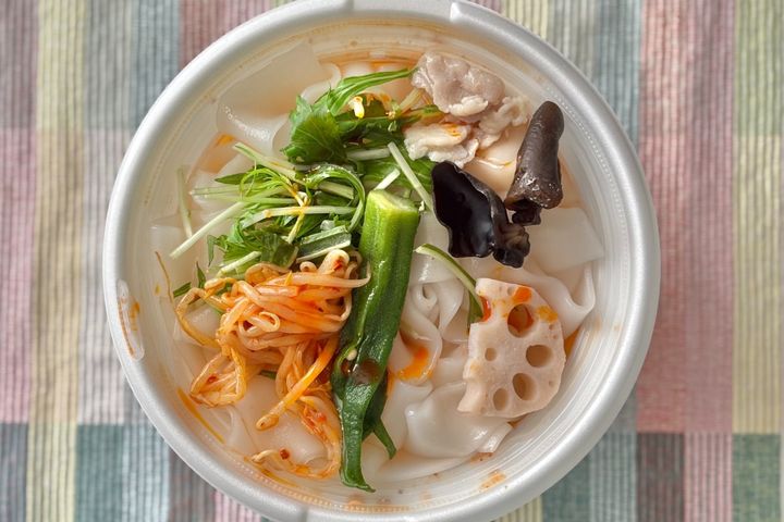 「天才」「好きなタイプ」【セブン】の“しび辛”麺がクセになるウマさ！