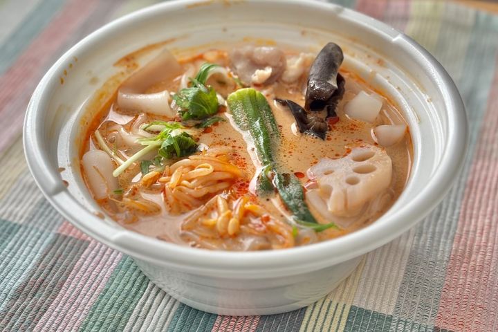 「天才」「好きなタイプ」【セブン】の“しび辛”麺がクセになるウマさ！