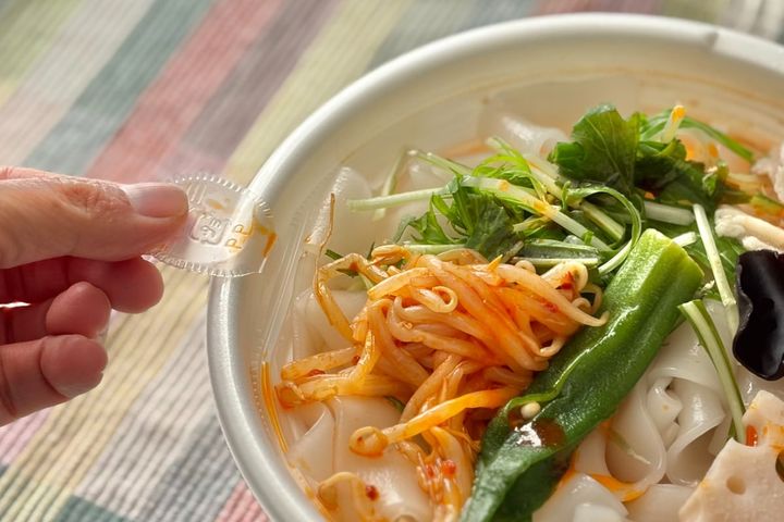 「天才」「好きなタイプ」【セブン】の“しび辛”麺がクセになるウマさ！