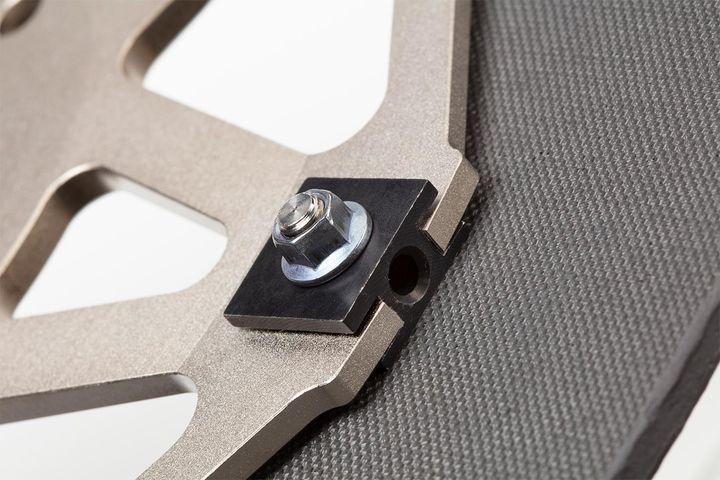 MOTO CORSE SICOM：軽量で温度依存性の心配がないカーボンディスク【ライディングの質を高める逸品｜ブレーキディスク】