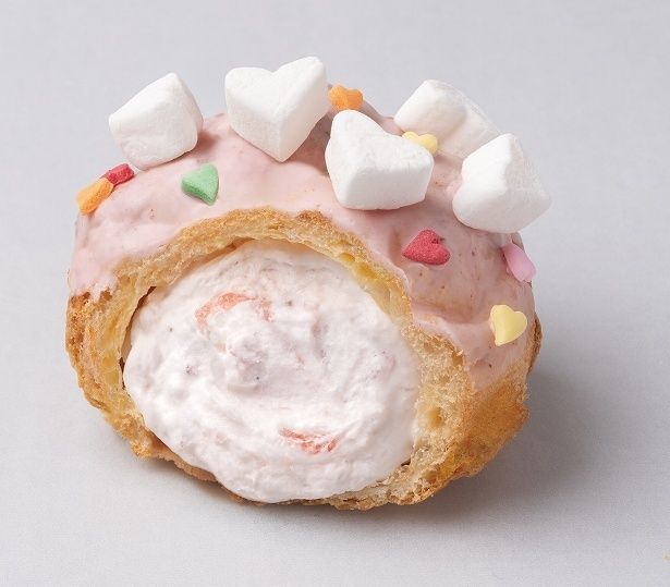 ピンク色のいちごチョコレートをコーティング