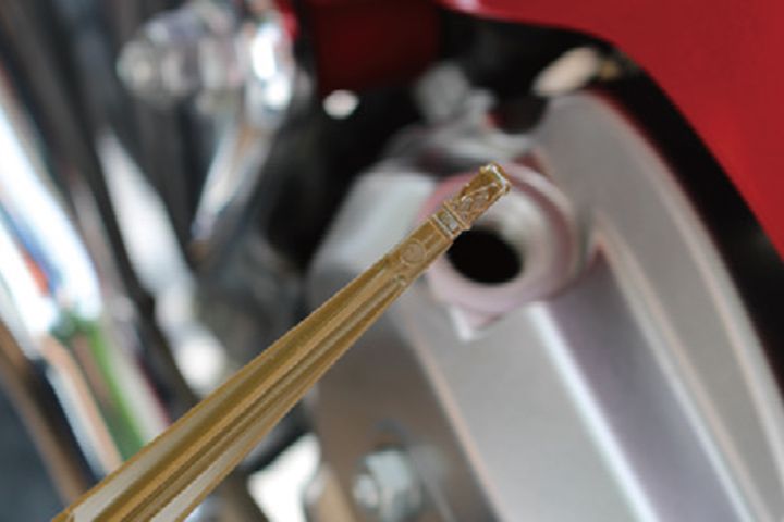 メンテで一番大事なことは……オイル管理でしょ!!｜話題のユニルオパールオイルをC125に入れてみました