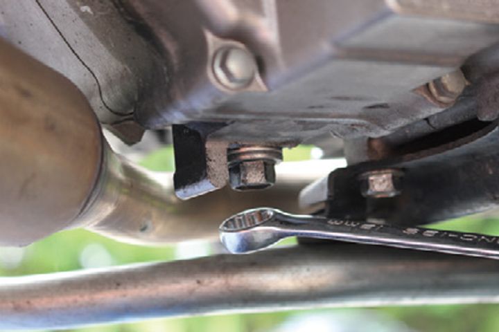 メンテで一番大事なことは……オイル管理でしょ!!｜話題のユニルオパールオイルをC125に入れてみました