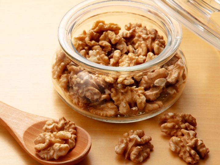 All About ニュース編集部が全国250人を対象に実施した「職場へのお土産に関するアンケート」の調査結果から、職場で配りたい「神奈川県のお土産」ランキングを発表！ 2位「クルミッ子」を抑えた1位は？