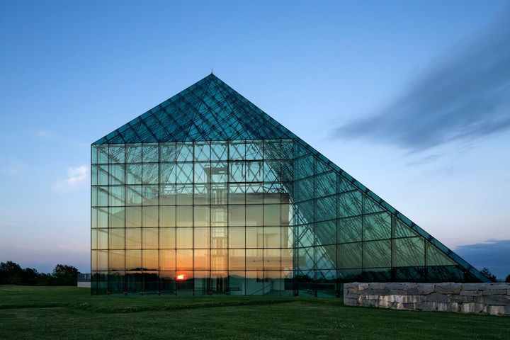 「ガラスのピラミッド