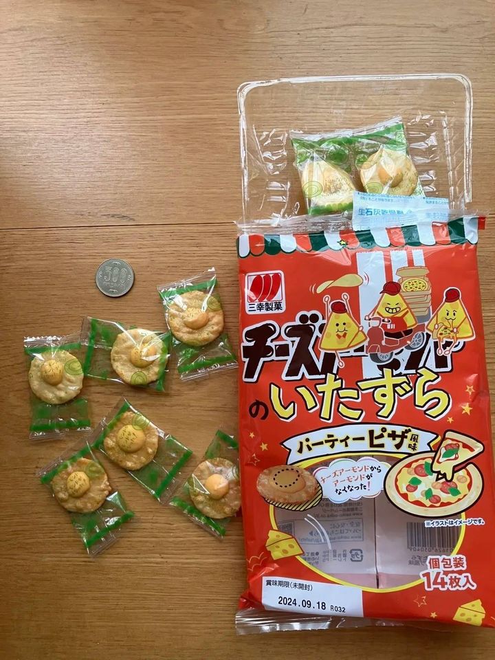 DAISO(ダイソー)：三幸製菓 チーズのいたずら パーティーピザ風味 14枚