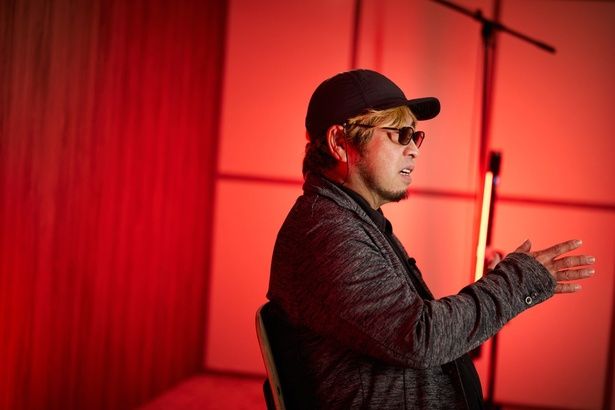 キャメロン監督のフロンティア精神をたたえる清水監督 撮影/河内彩