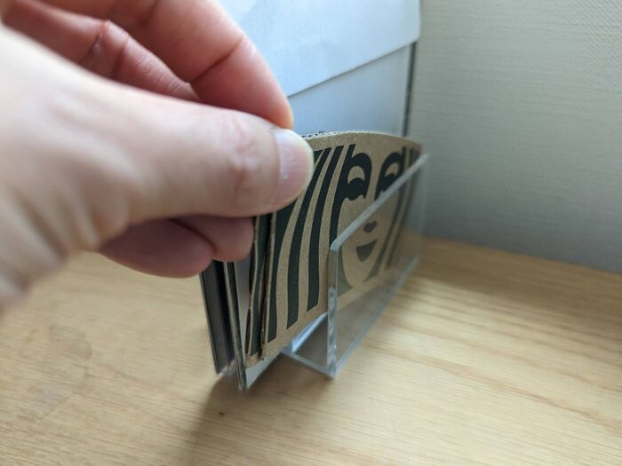 秒でできるスタバの『スリーブ』の変身術♡2つ重ねれば“忘れ物防止”に！？暮らしに役立つ使い道3選