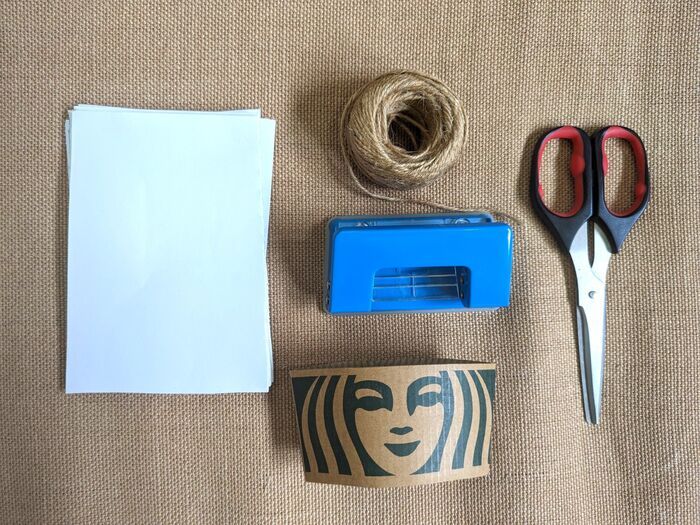 秒でできるスタバの『スリーブ』の変身術♡2つ重ねれば“忘れ物防止”に！？暮らしに役立つ使い道3選