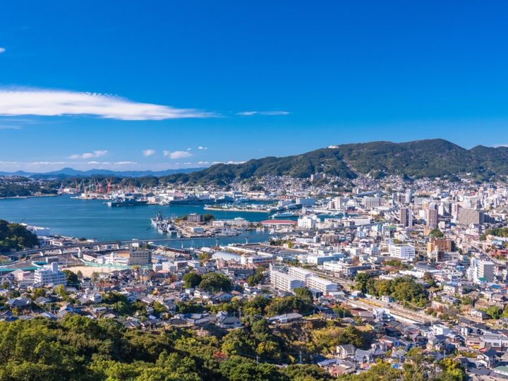 All About ニュース編集部が全国250人を対象に実施した老後に住みたい自治体に関するアンケートの調査結果から、老後に住みたい「長崎県の自治体」ランキングを発表！ 2位「佐世保市」を抑えた1位は？