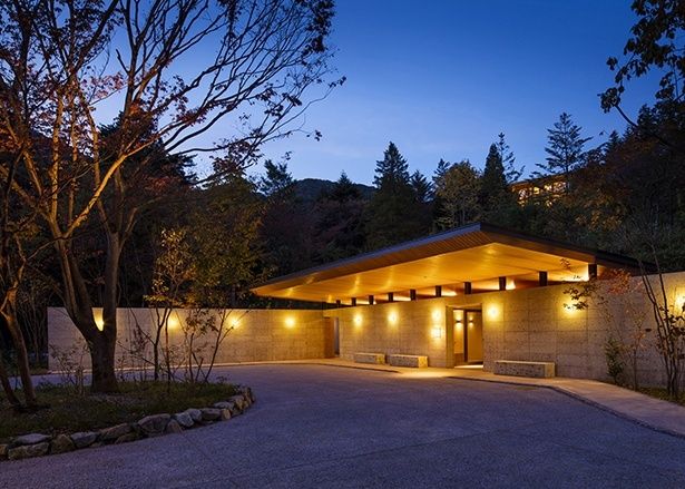 大谷石造りが特徴の外観