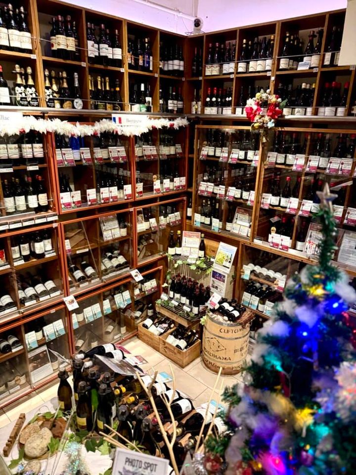 天井までワインがぎっしり