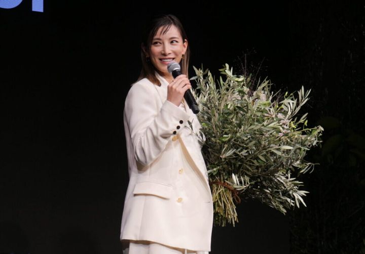 女優、加藤あいさん（43）が12日、東京都内で美容サプリドリンク「オーソモル・ビューティー」のアンバサダー就任発表会に出席しました。