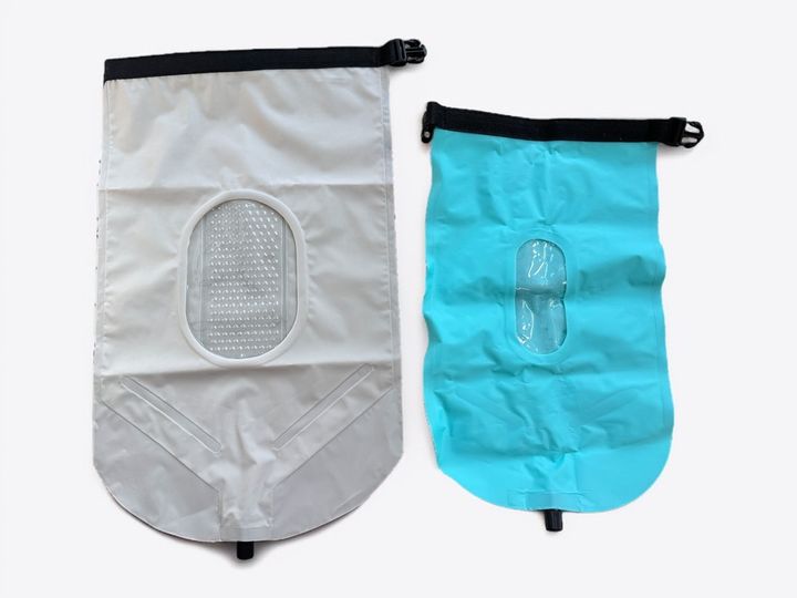 左：新商品「ウォッシュバッグ 7L」、右：従来の「ウォッシュバッグ」