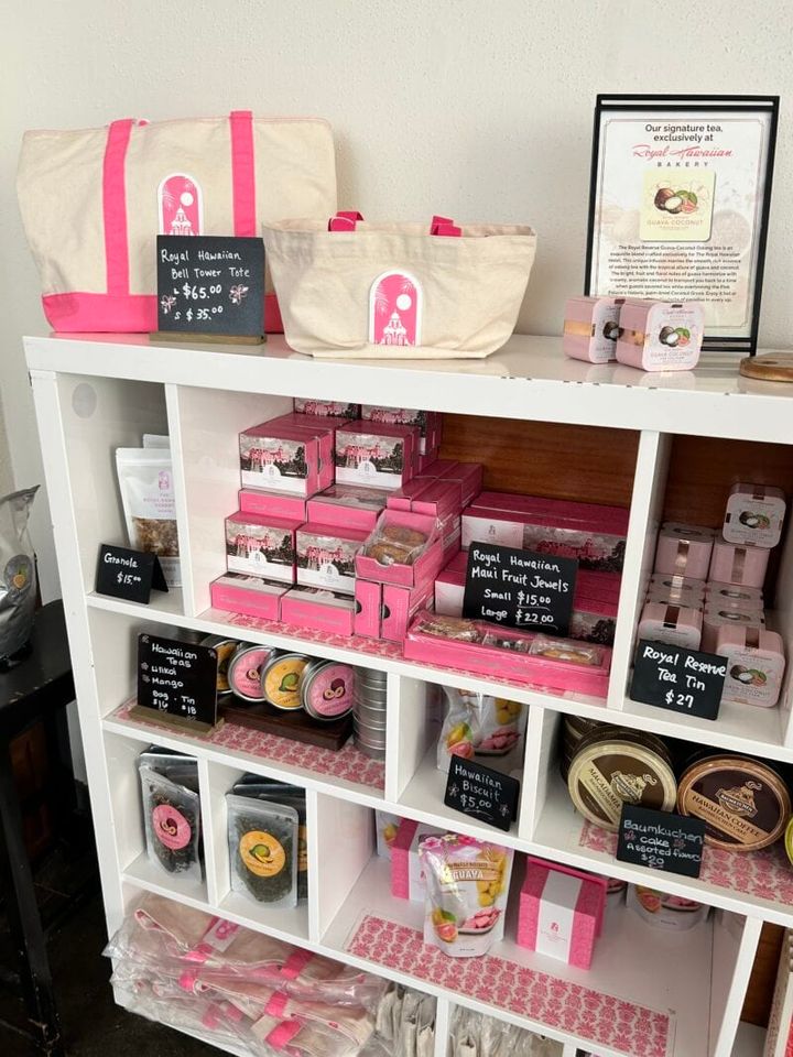 オリジナルグッズも充実しているのでお土産にしても。