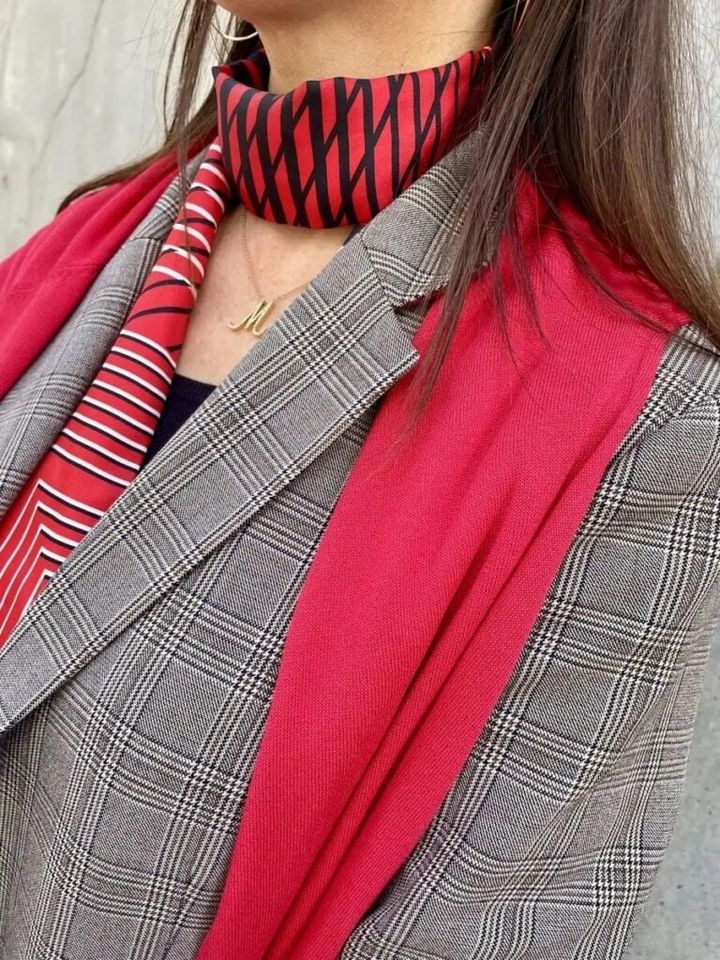 ウォーキング講師でもあるMIKAさん。 「歩きやすいうえに、コーディネートのバランスを取りやすいシューズは普段からチェックしています！ブーツは、『チャールズ＆キース』。スリムでもたつかないデザインなのでスタイルアップにも」