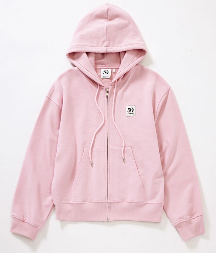 パーカ¥7,990 ／ザラ（ザラ カスタマーサービス）