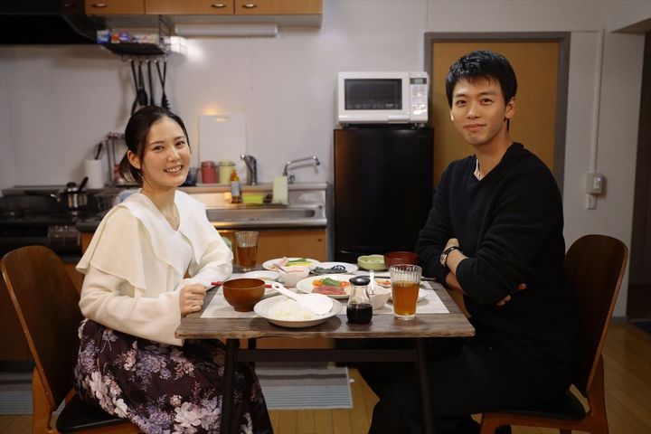 ドラマ『再会～Silent Truth～』に出演する（左から）北香那、竹内涼真 （C）テレビ朝日 width=