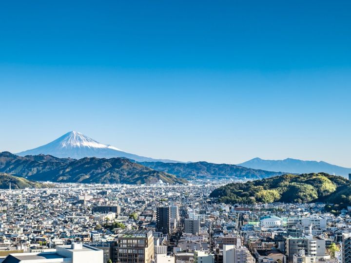All About ニュース編集部が全国250人を対象に実施した自治体に関するアンケートの調査結果から、老後に住みたい「静岡県の自治体」ランキングを発表！ 2位「静岡市」を抑えた1位は？