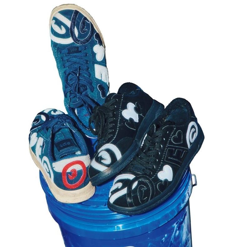 井上ヤマトさんとCOIN PARKING DELIVERYさんの私服＆ハマりもの（スニーカー）