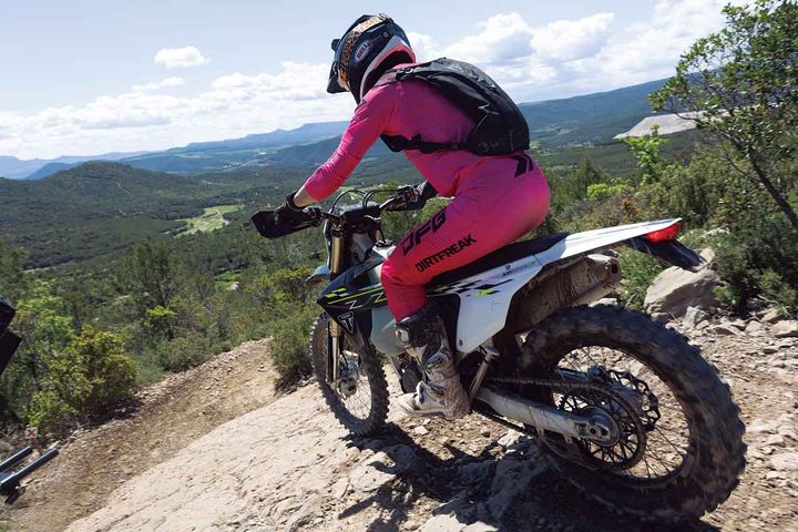 【トライアンフ TF250-E/450-E】英国老舗メーカーが本気で挑むエンデューロの世界