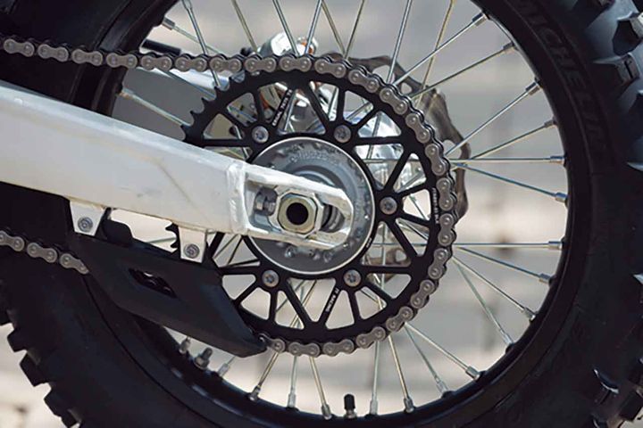 【トライアンフ TF250-E/450-E】英国老舗メーカーが本気で挑むエンデューロの世界