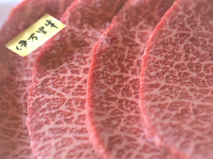 All About ニュース編集部が全国250人を対象に実施したご当地グルメに関するアンケートの調査結果から、旅先で食べたい「佐賀県のご当地グルメ」ランキングを発表！ 3位「伊万里牛」を抑えた同率1位は？