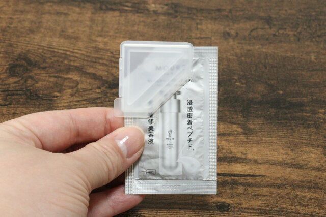 セリアのサンプルコスメの保管に便利なクリップ