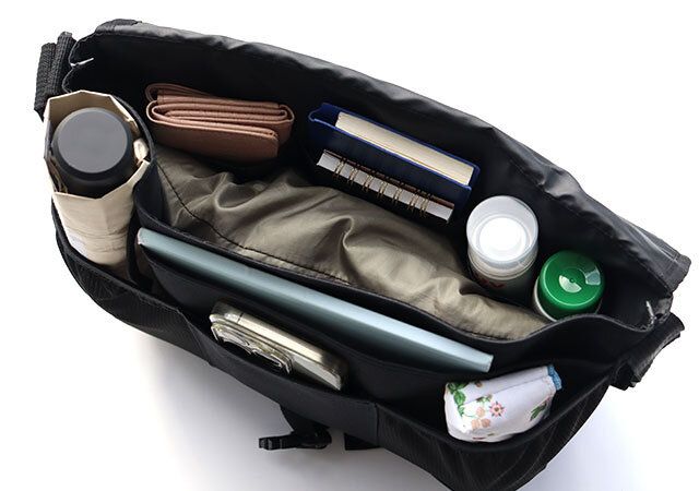 シャカ8ポケット付きメッセンジャーバッグメイン収納ポケット