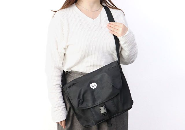 シャカ8ポケット付きメッセンジャーバッグ使用例