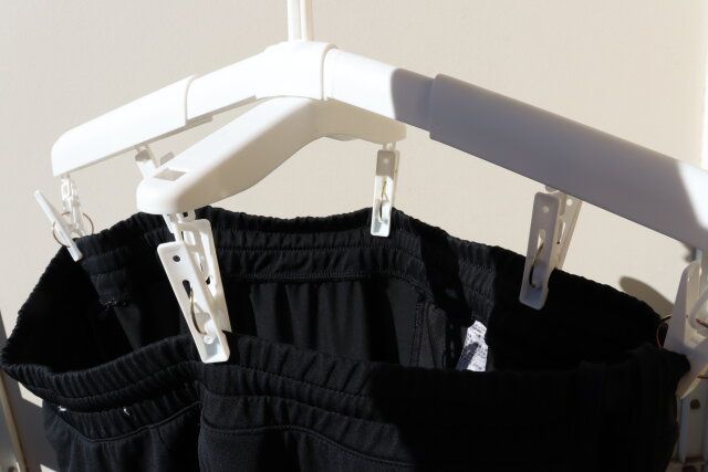 ダイソーの乾きやすいスライド回転ハンガー（ピンチ6個付）