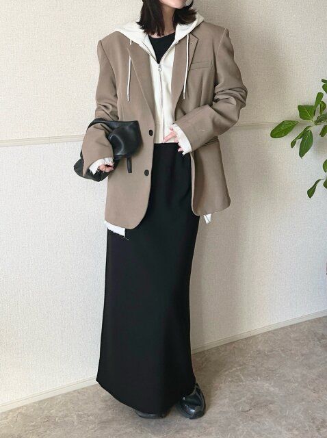 GUパフスウェットフルジップパーカとジャケットレイヤードコーデ