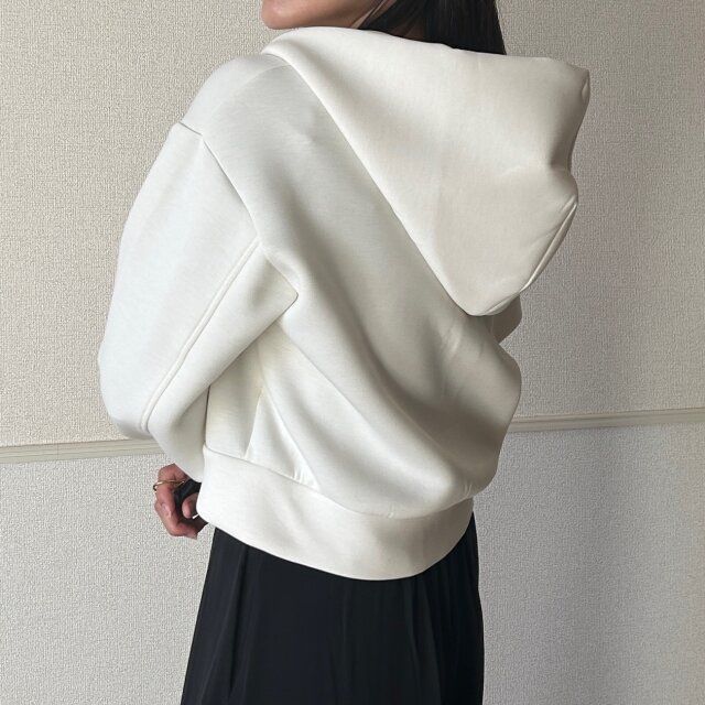 GUパフスウェットフルジップパーカのフードまわり