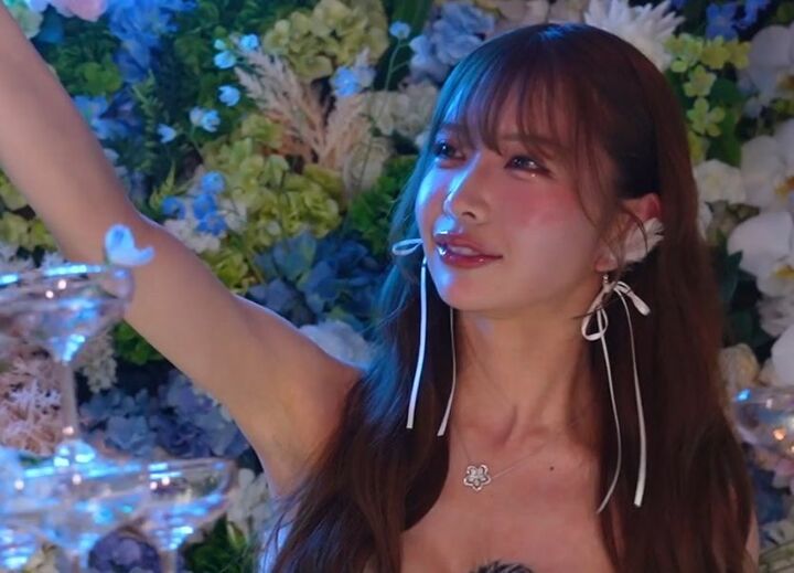 【写真・画像】大人気銀座キャバ嬢、バースデーに密着「全然やる気ないんだけど」黒服に説教も 1枚目