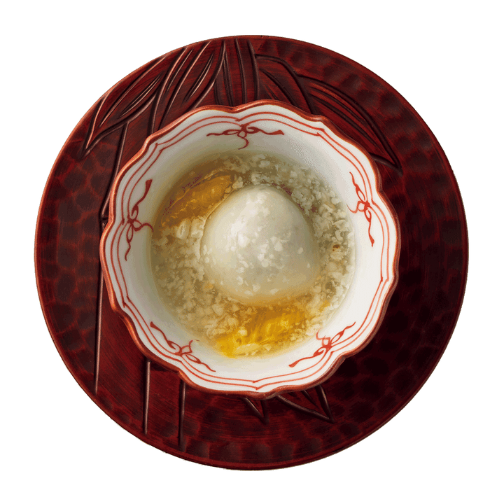 アミューズ 白玉の黒ごまあん