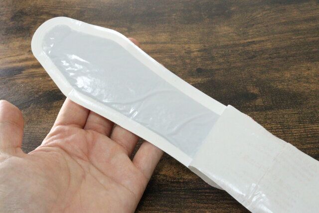 貼るカイロ（足裏用、1足組） 粘着