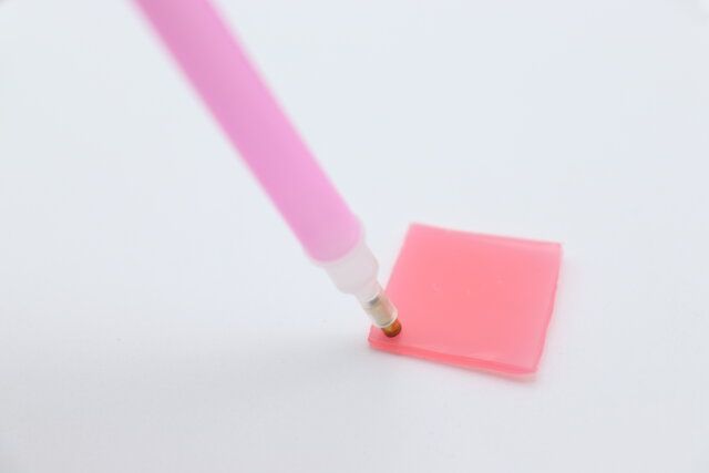 ビーズアートキット絵画（ライオン／建物） 粘着グルーをつける