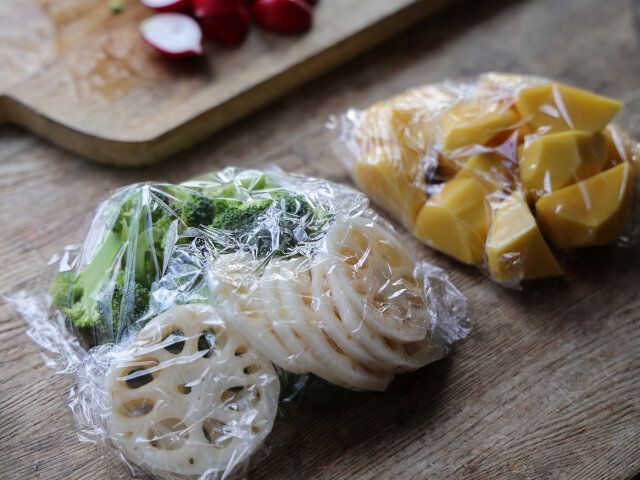 ラップに包んで電子レンジ600ｗで加熱する