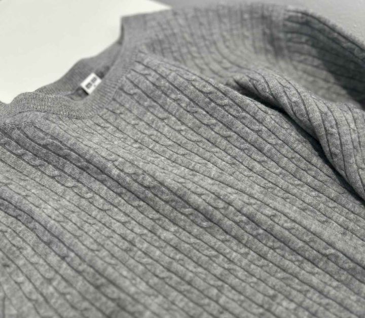 画像: 【ユニクロ】ミニケーブルクルーネックセーター¥3,990 www.uniqlo.com