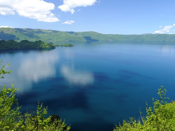 All About ニュース編集部が全国250人を対象に実施した外国人観光客にすすめたい温泉地に関するアンケートの調査結果から、青森県で「外国人観光客にすすめたい温泉地」ランキングを発表！ 2位「十和田湖温泉郷（十和田湖畔温泉）」を抑えた1位は？