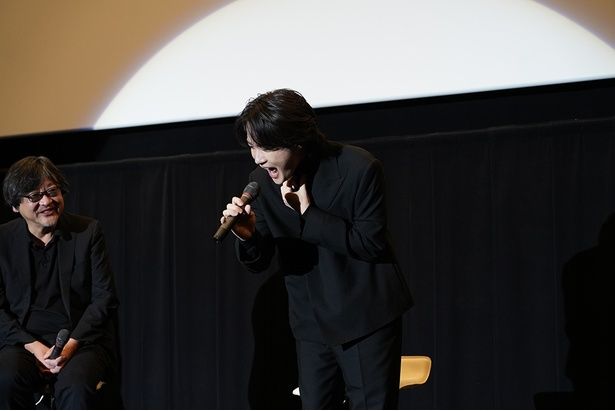 【写真を見る】当時の声に寄せながら、作品を象徴する”あの”セリフを全力で叫ぶ神木隆之介