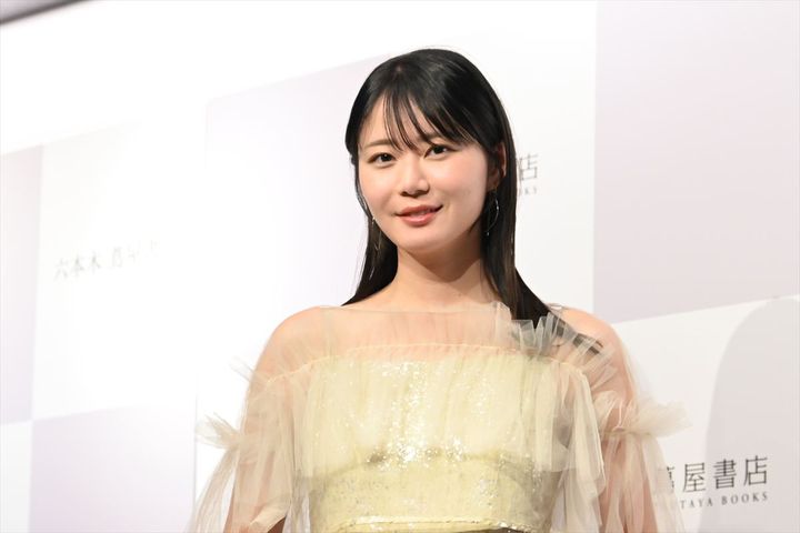 いけちゃん、写真集『Afterglow』発売記念会見に登場 クランクイン！ width=