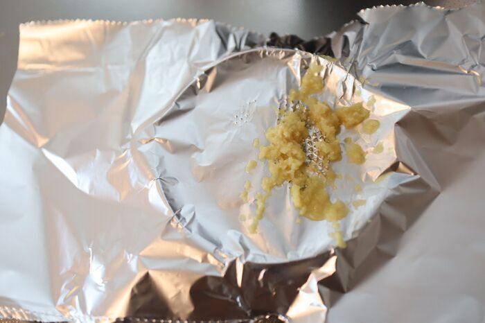 『しょうが』の皮むき＆おろしが断然ラクに！アルミホイルで叶う〈時短ワザ2連発〉