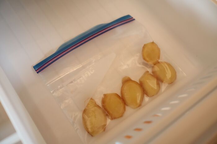 『しょうが』の皮むき＆おろしが断然ラクに！アルミホイルで叶う〈時短ワザ2連発〉