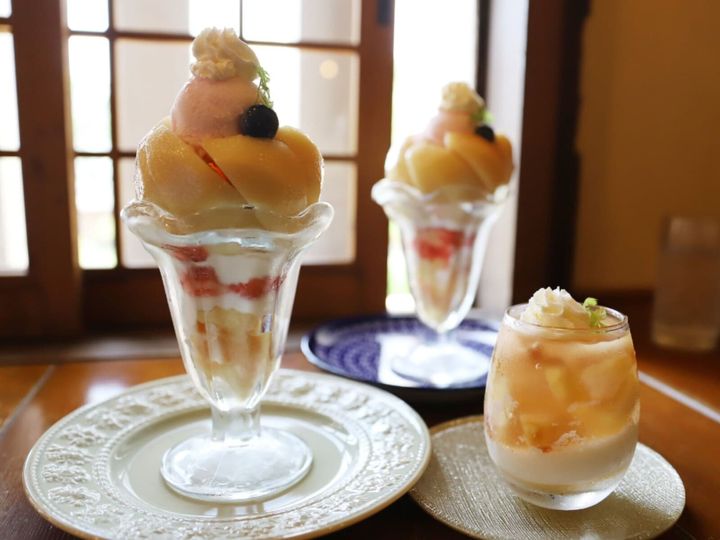 All About ニュース編集部が全国250人を対象に実施した旅先で食べたいご当地グルメに関するアンケートの調査結果から、旅先で食べたい「岡山県のご当地グルメ」ランキングを発表！ 2位「フルーツパフェ」を抑えた1位は？