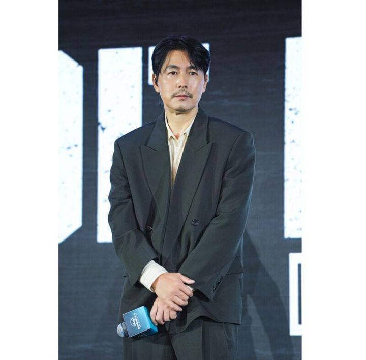 「オファー当初はこの役は僕にできない」と悩んだというチョン・ウソン。