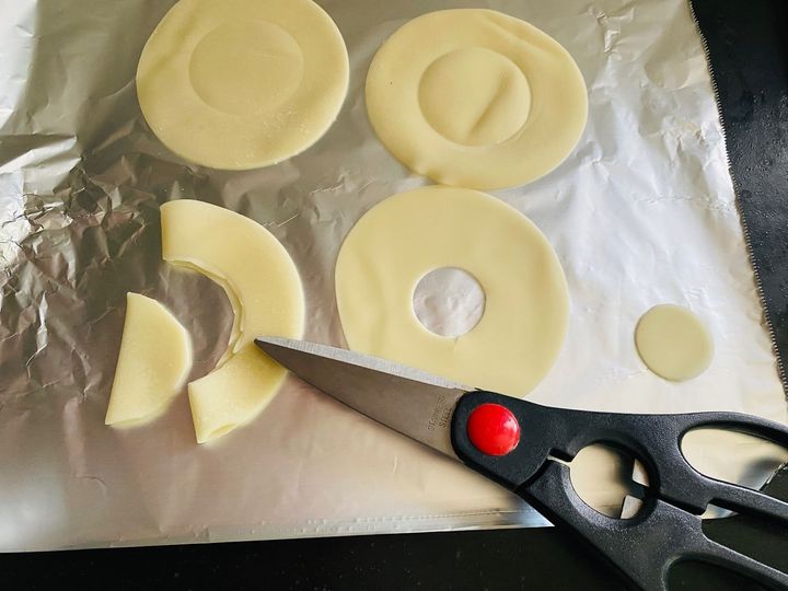 超簡単！あっという間に「クリスマスリースピザ」作り方を見たらすぐに作りたくなる